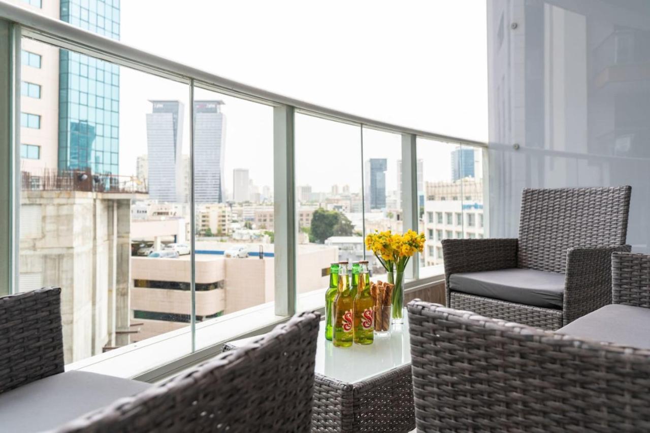 Sunlit Urban Escape With Balcony By Sea N' Rent Căn hộ