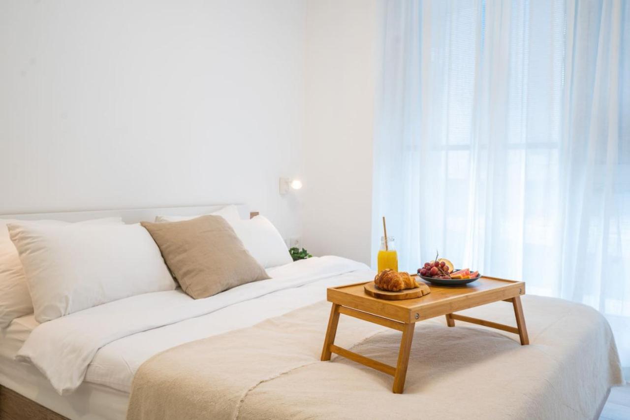 Sunlit Urban Escape With Balcony By Sea N' Rent * Tel Aviv